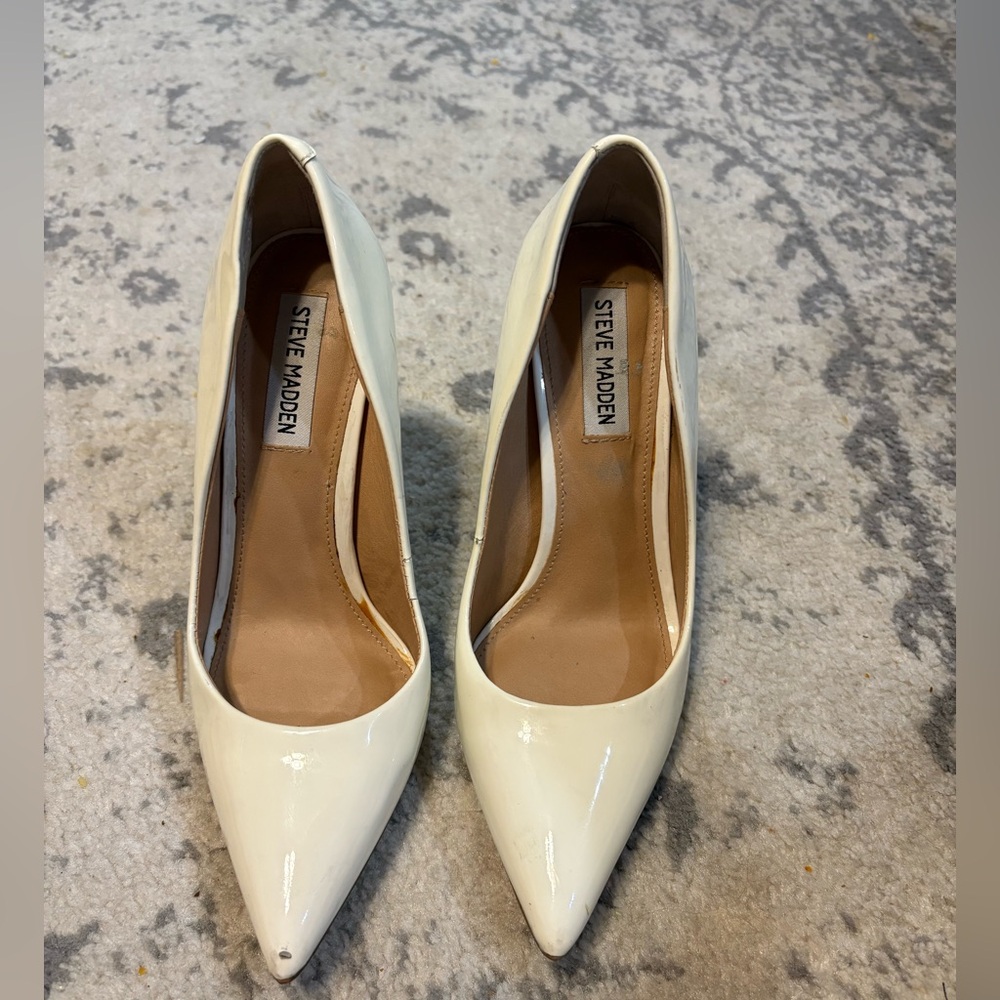 Steve Madden Vala white leather pumps